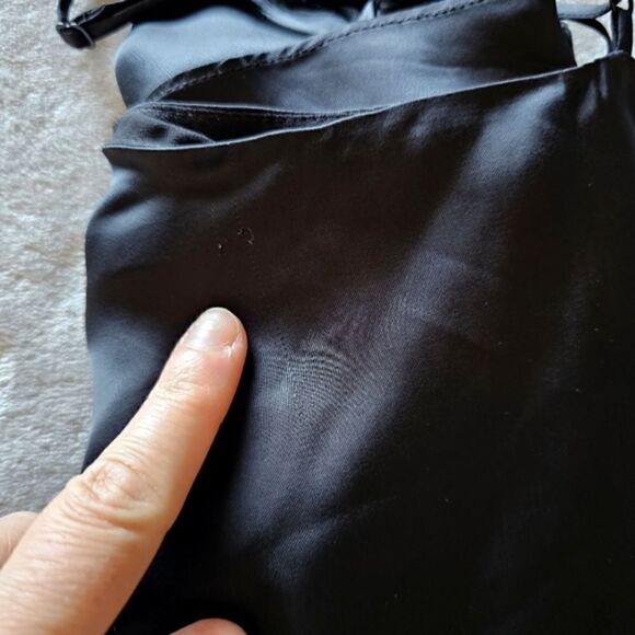 Wilfred Black Silky Cold Shoulder Top Size Small - Picture 8 of 9